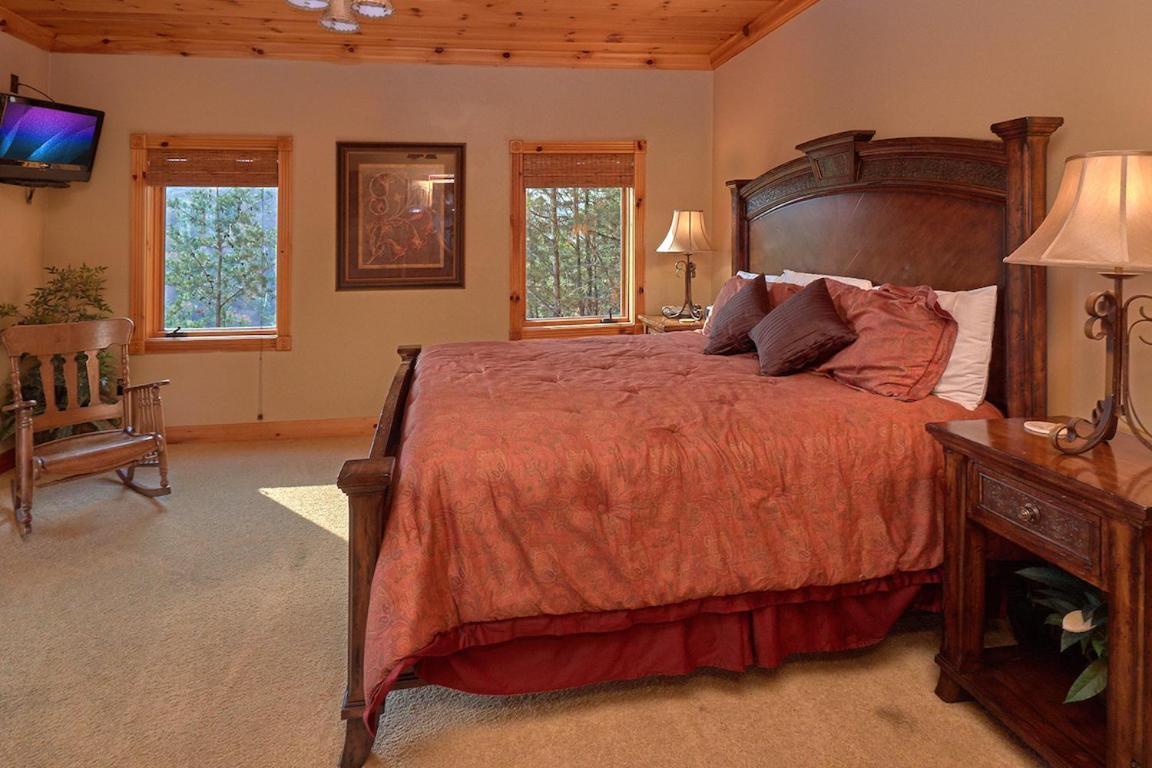 Journey'S End, 5 Bedrooms, Sleeps 12, Private Outdoor Pool, Theater, Sauna Sevierville Exterior photo